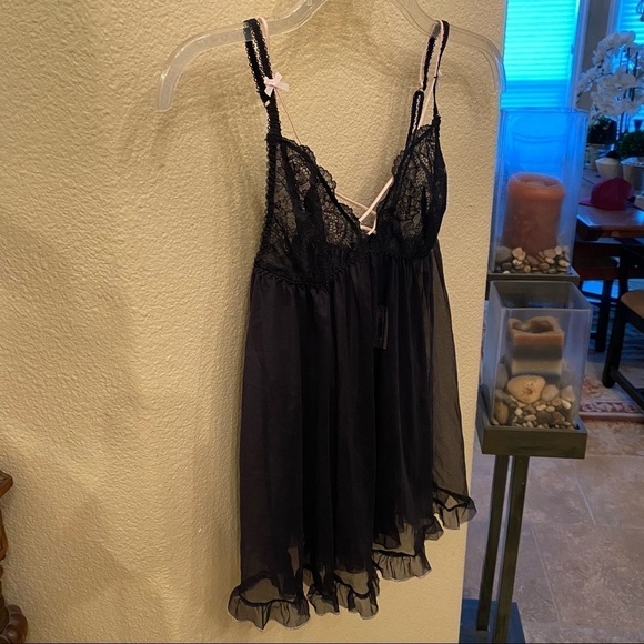 NWT~VICTORIA’S SECRET Black Lace Sheer Slip Size Small - Picture 2 of 10